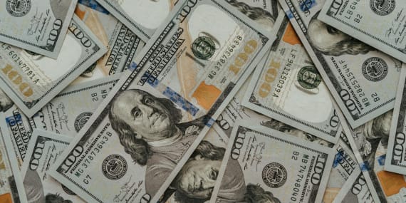 Income Diversification: How a Side Hustle Can Stabilize Your Money (Without Burning Out)