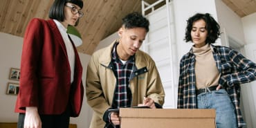 Leveraging Interest Rates: How Mortgage Refinancing Benefits Homeownersh