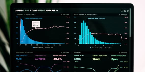 Day Trading vs. Long-Term Investing: Which is Better for Quick Profits?