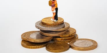 Developing a Healthy Relationship with Money: Tips for Success
