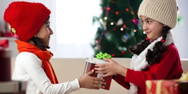 Gift Giving and Savings: Balancing Holiday Generosity with Budget Goals
