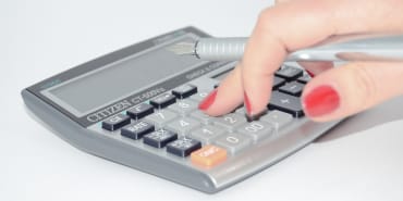 Managing Holiday Expenses: A Step-by-Step Guide to Financial Cheer