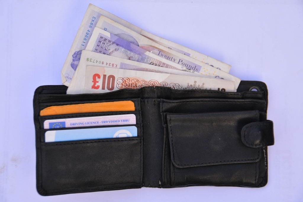 Cash Stuffing 2.0: Why Gen Z Is Bringing Back Envelope Budgeting