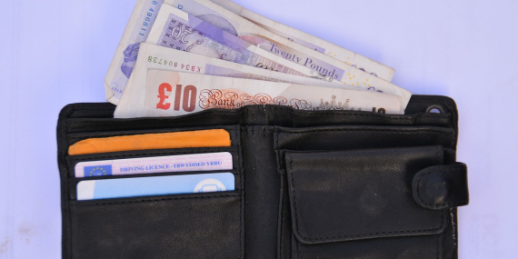 Cash Stuffing 2.0: Why Gen Z Is Bringing Back Envelope Budgeting