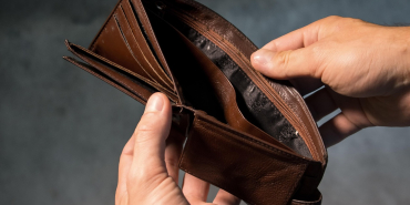 Is Cash Still King? The Decline of Cash and the Rise of Digital Wallets