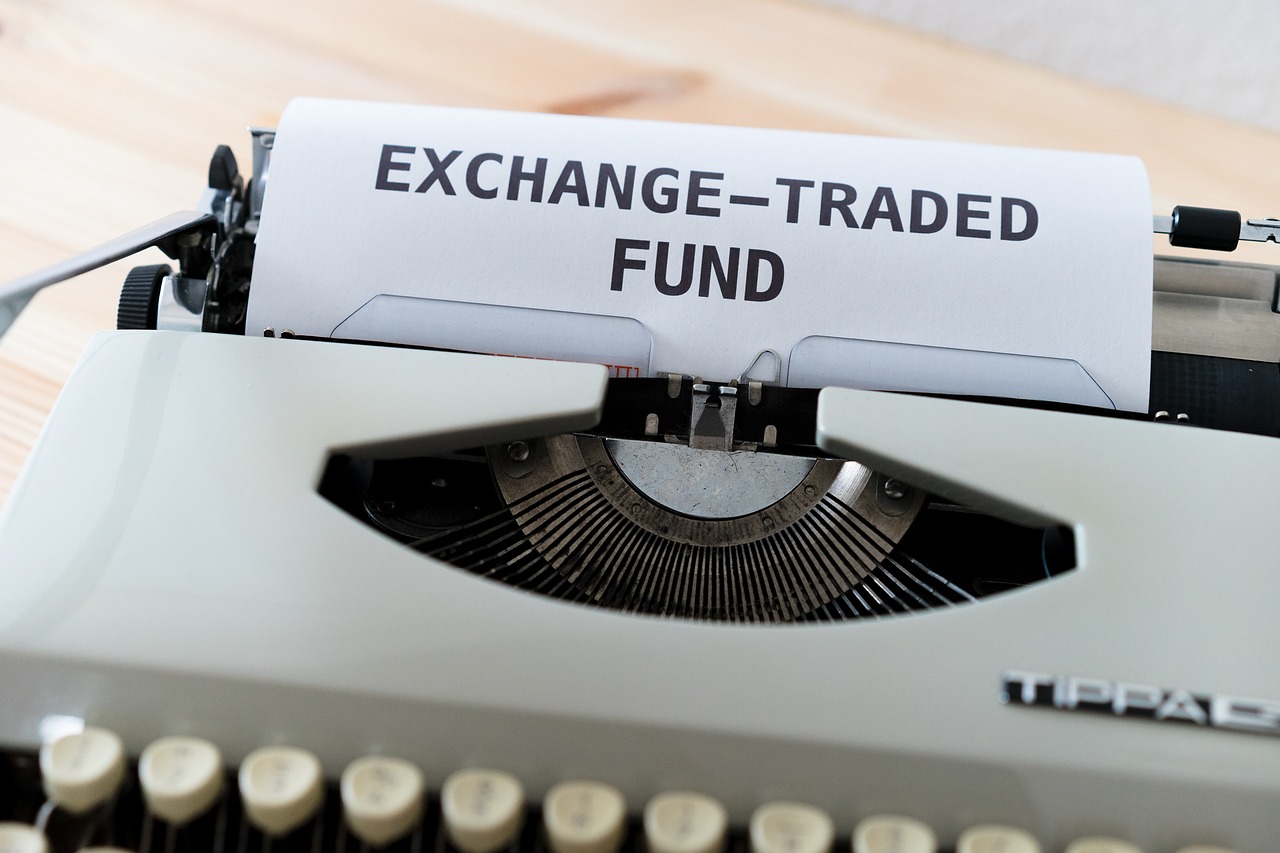 Beginner’s Guide to ETFs: Low-Cost Investing for Long-Term Wealth Beginner’s Guide to ETFs: Low-Cost Investing for Long-Term Wealth