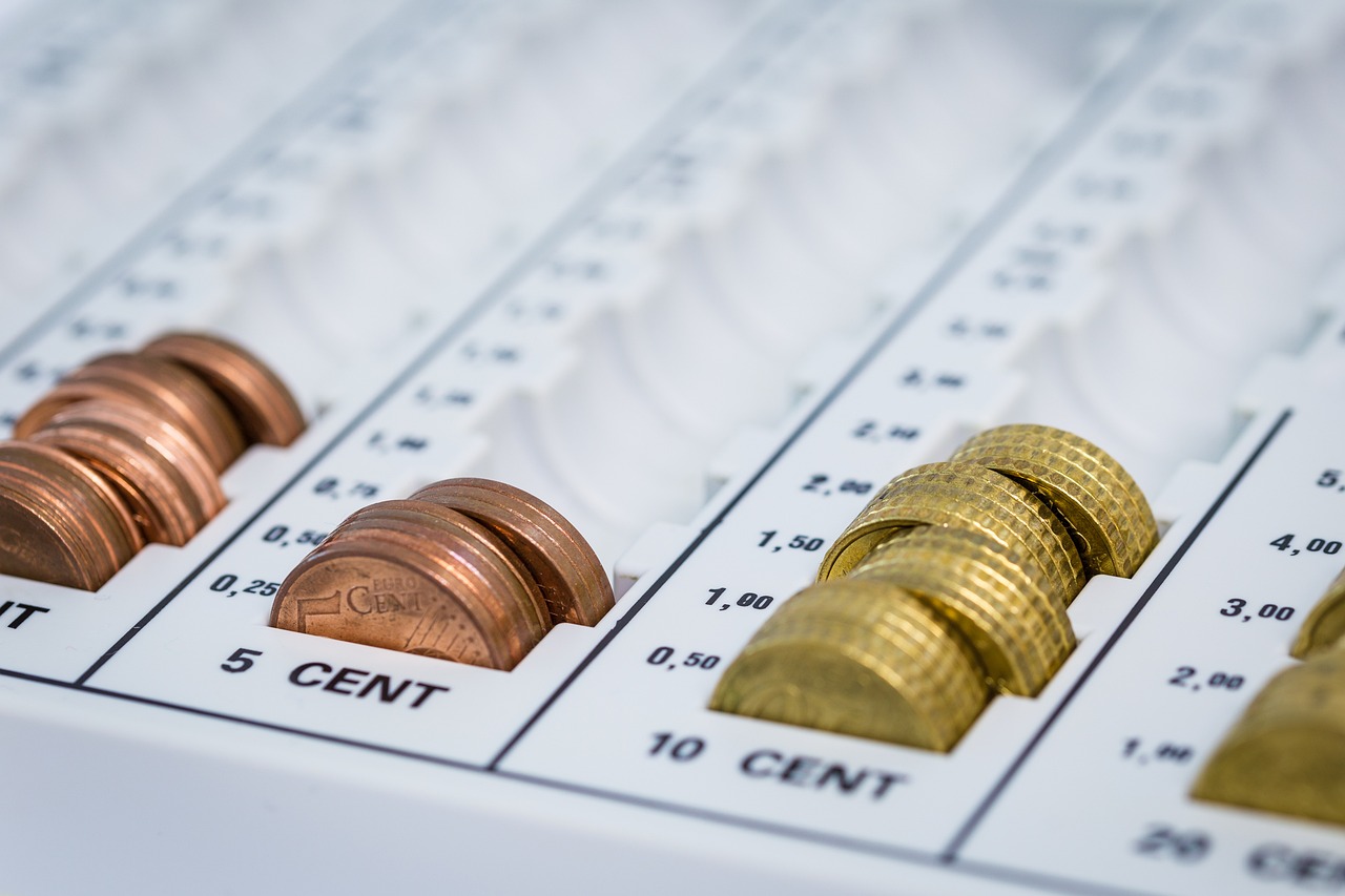 Cash Stuffing 2.0: Why Gen Z Is Bringing Back Envelope Budgeting