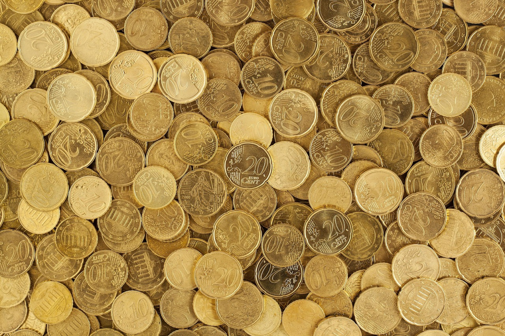 Credit Karma vs Mint: Which is Better for Budgeting?
