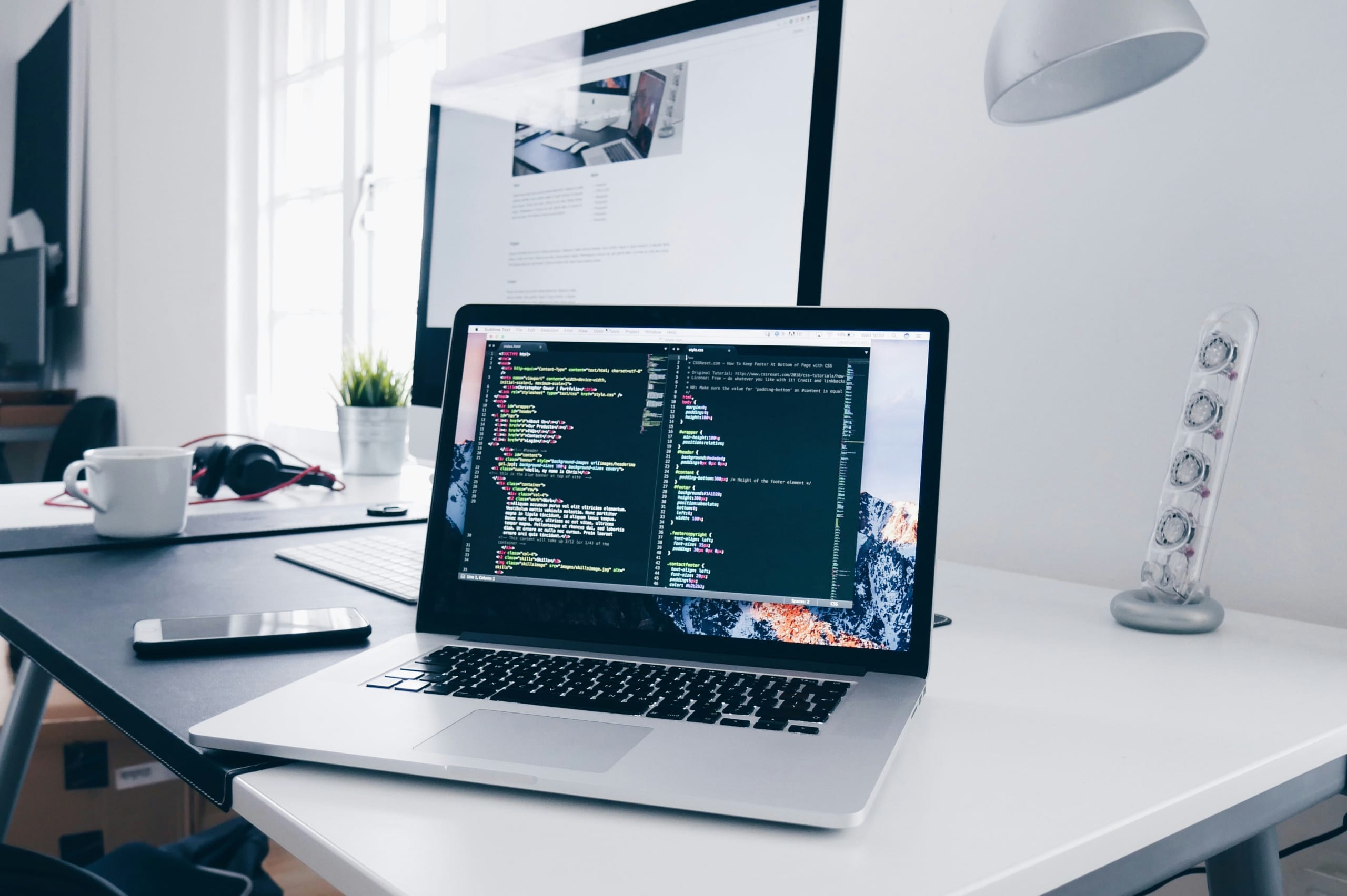 Digital Nomad Finances: Managing Money on the Move