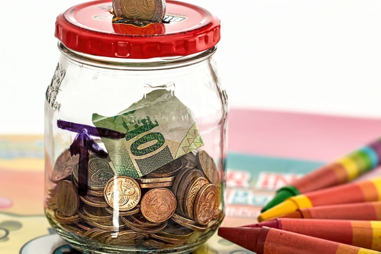 How to Stick to Your Budget During the Christmas Shopping Rush