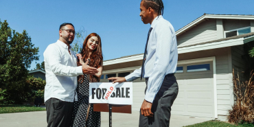 Renting vs Buying: What Young Professionals Should Consider