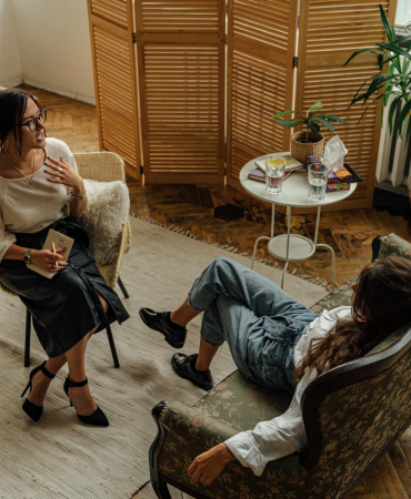 Robo or Real? When to Use a Robo-Advisor vs. a Human Financial Advisor