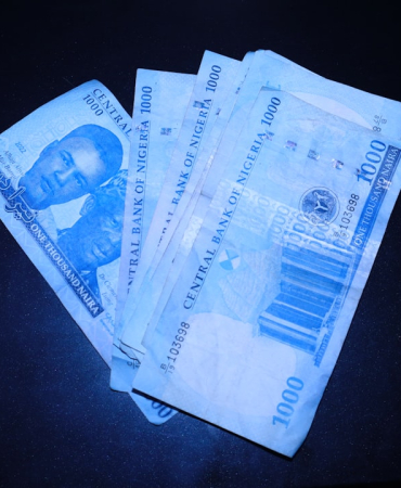 Cash Stuffing: Why Gen Z Revived the Envelope Budget